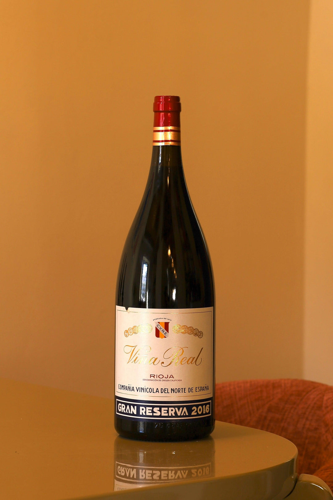 Magnum di CVNE Viña Real Gran Reserva 2016, bottiglia da 1,5 litri con etichetta classica su sfondo color crema.