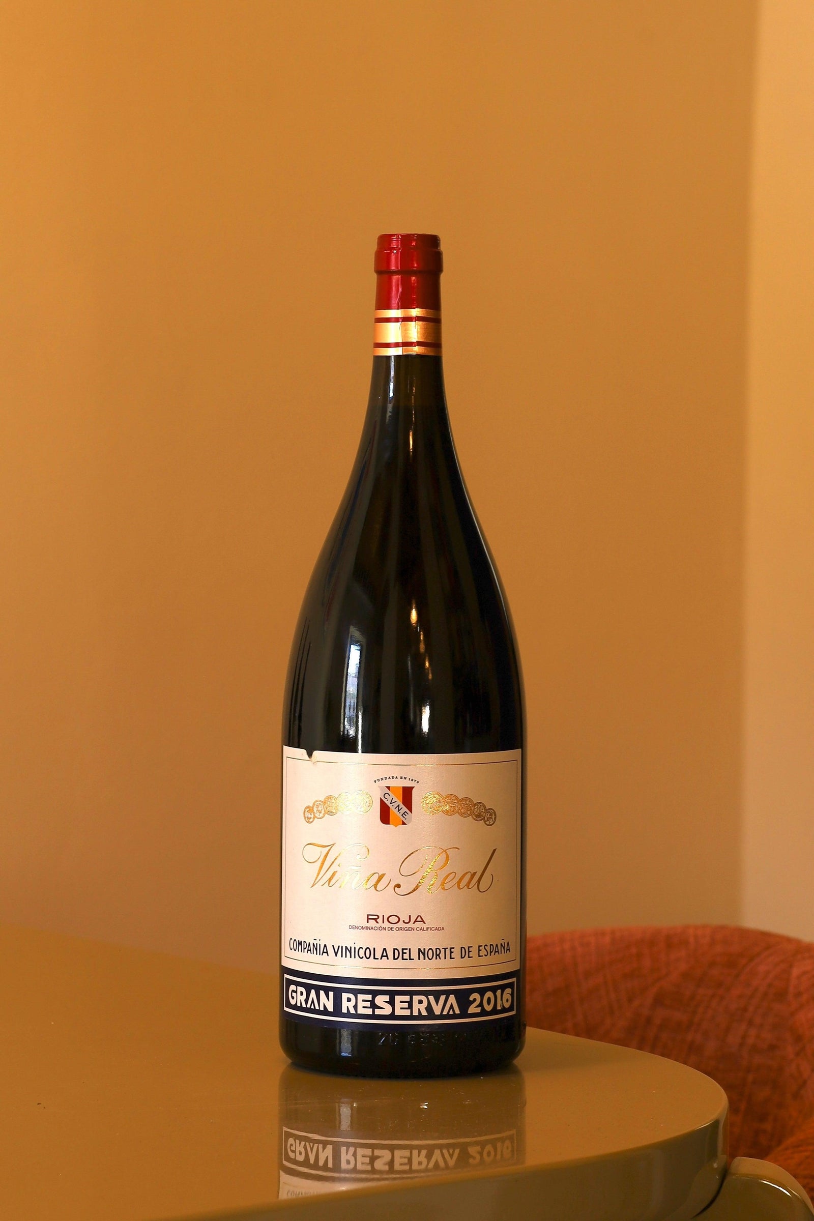 Magnum di CVNE Viña Real Gran Reserva 2016, bottiglia da 1,5 litri con etichetta classica su sfondo color crema.