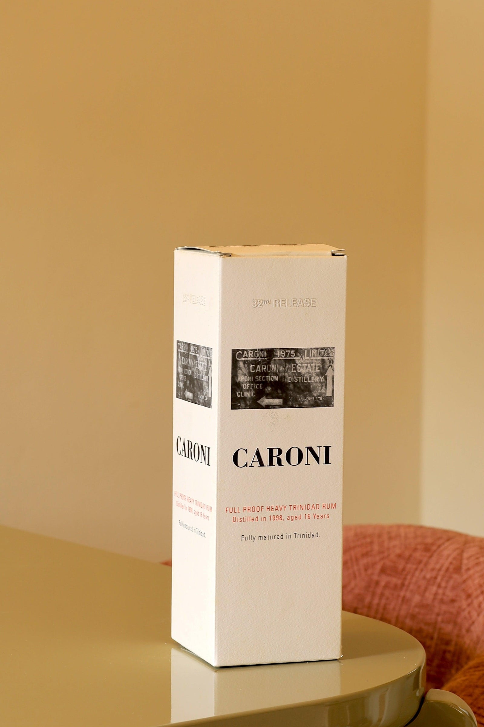 Caroni High Proof Heavy Trinidad Rum 16yo "no smoking" 32rd release 1998 0,7l Bottle