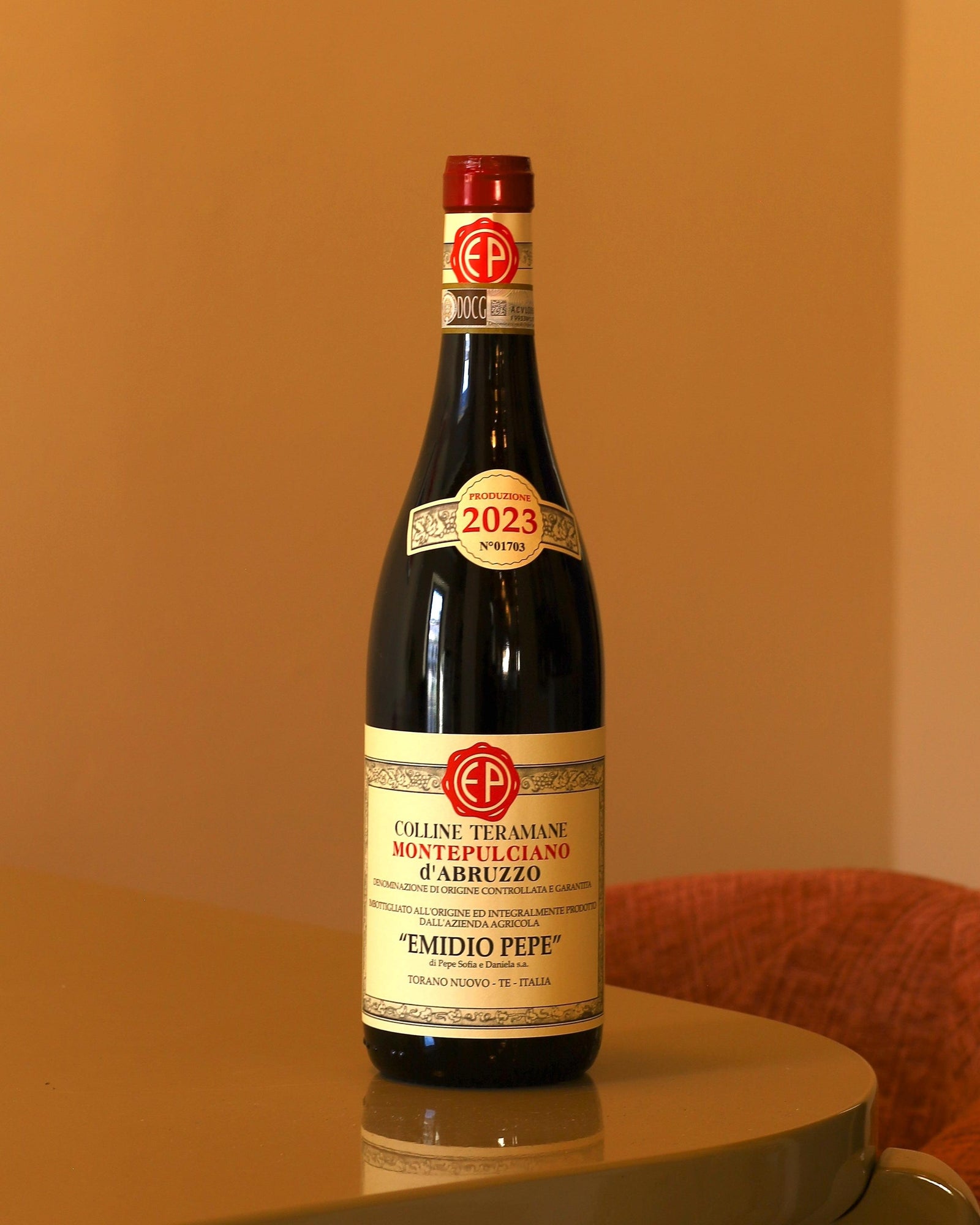 Bottiglia di Emidio Pepe Montepulciano d'Abruzzo 2023 da 0,75l con etichetta classica su sfondo color crema.