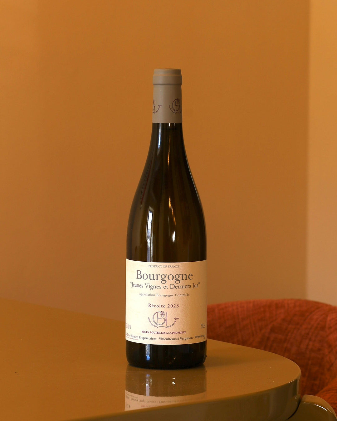 Bottiglia di vino bianco Guffens-Heynen Bourgogne 2023 da 0,75l con etichetta chiara su sfondo neutro.