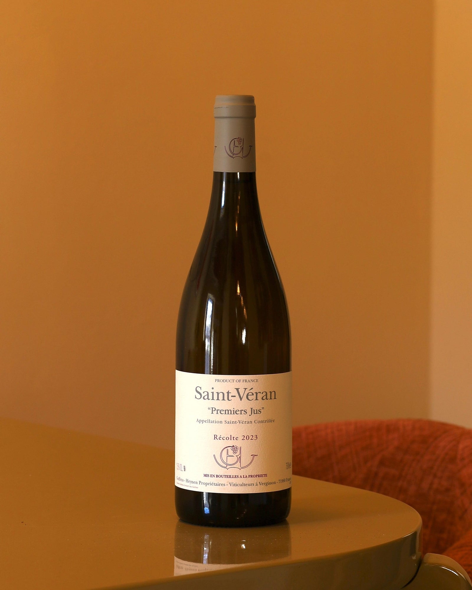 Bottiglia di vino bianco Guffens-Heynen Saint-Véran Premiers Jus 2023 da 0,75l con etichetta bianca minimalista.